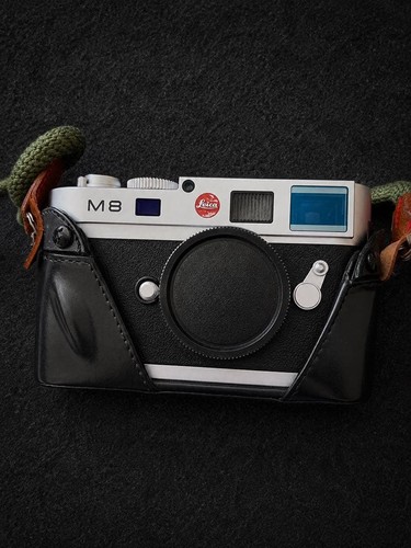 LeicaM8